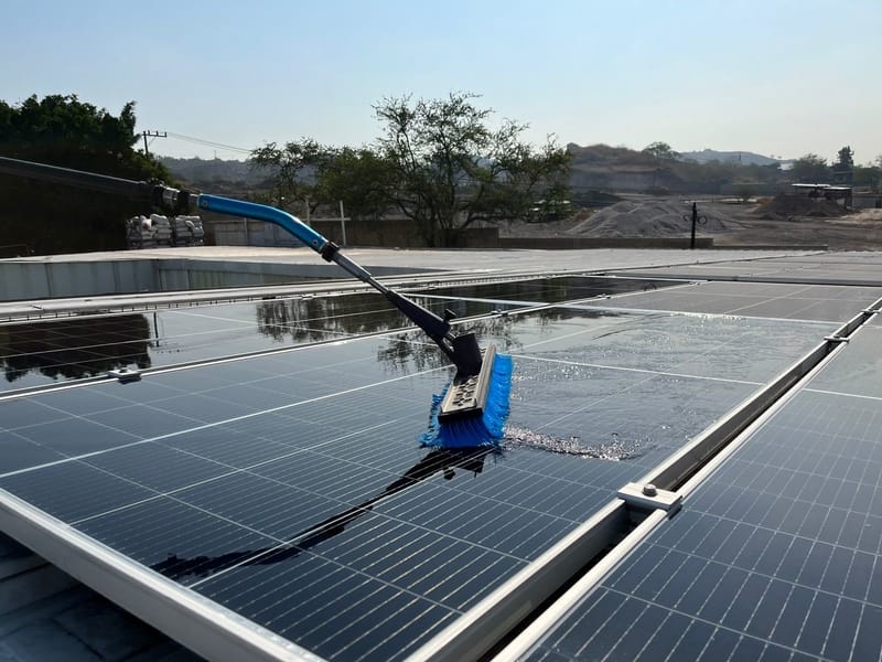 Servicio de limpieza de paneles solares
