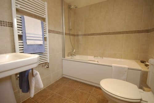 Self catering lodge bathroom