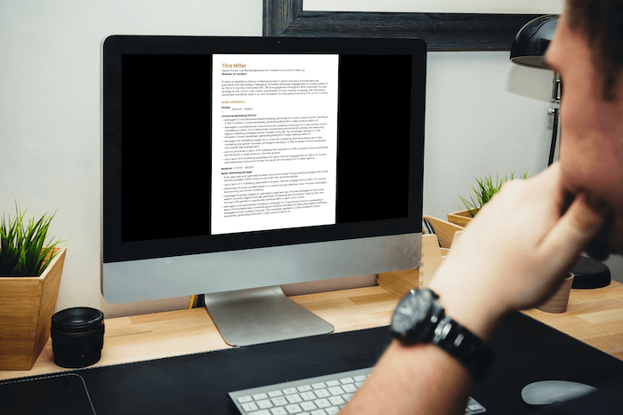 How long do recruiters spend reviewing a resume