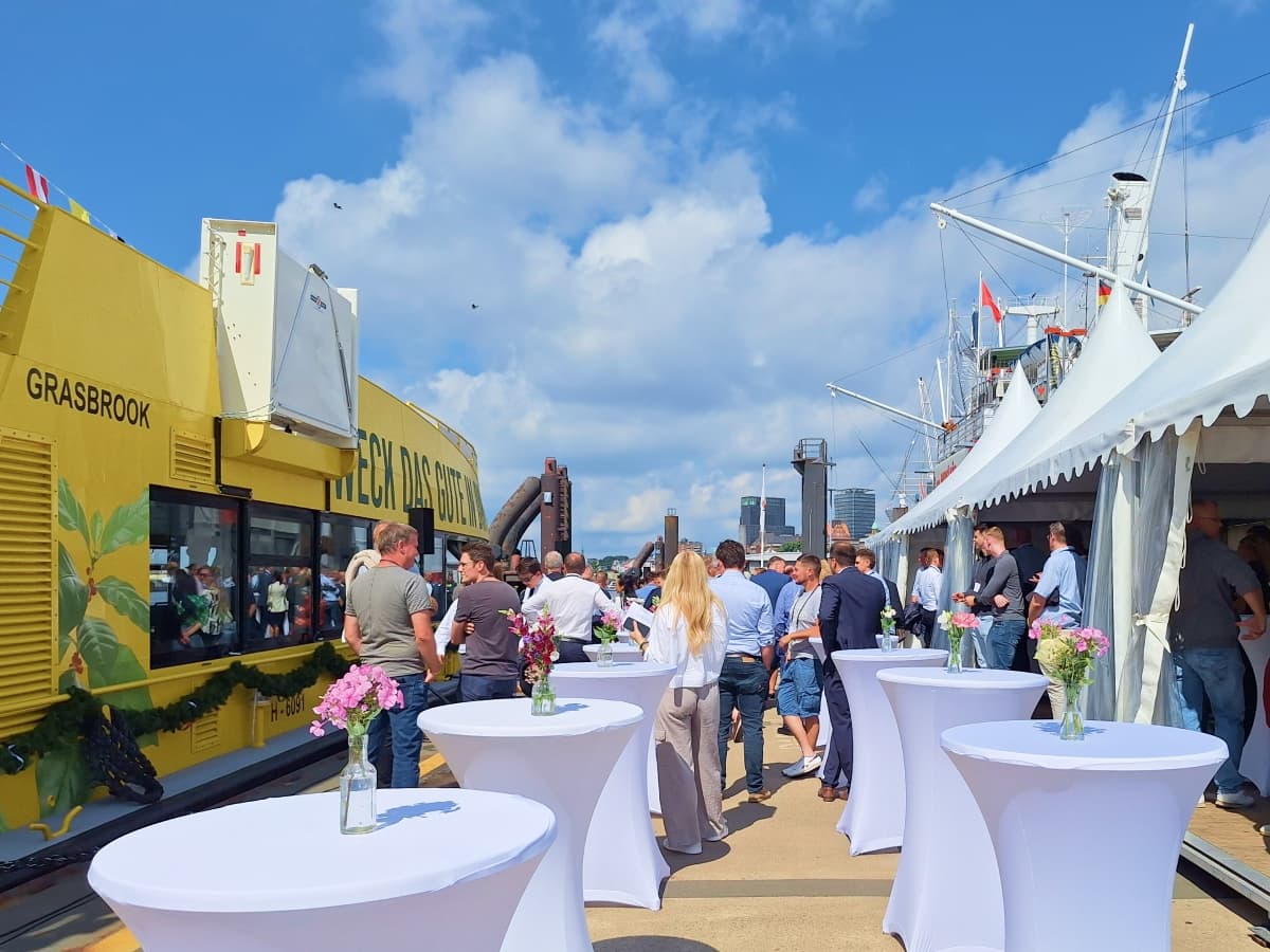 Effizientes Teilnehmermanagement und Check-in bei der Schiffstaufe der HADAG