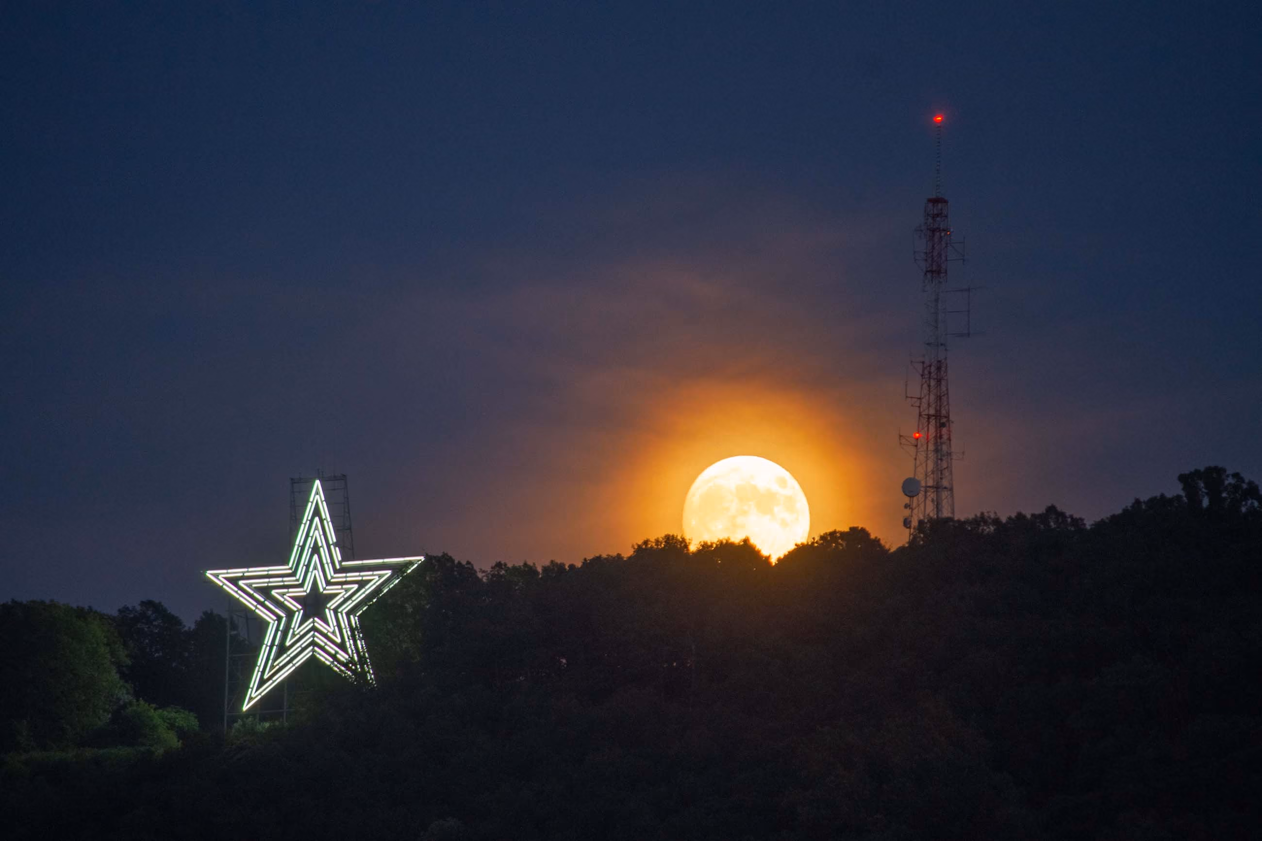 Mill Mountain Star and Moon - Adathomp