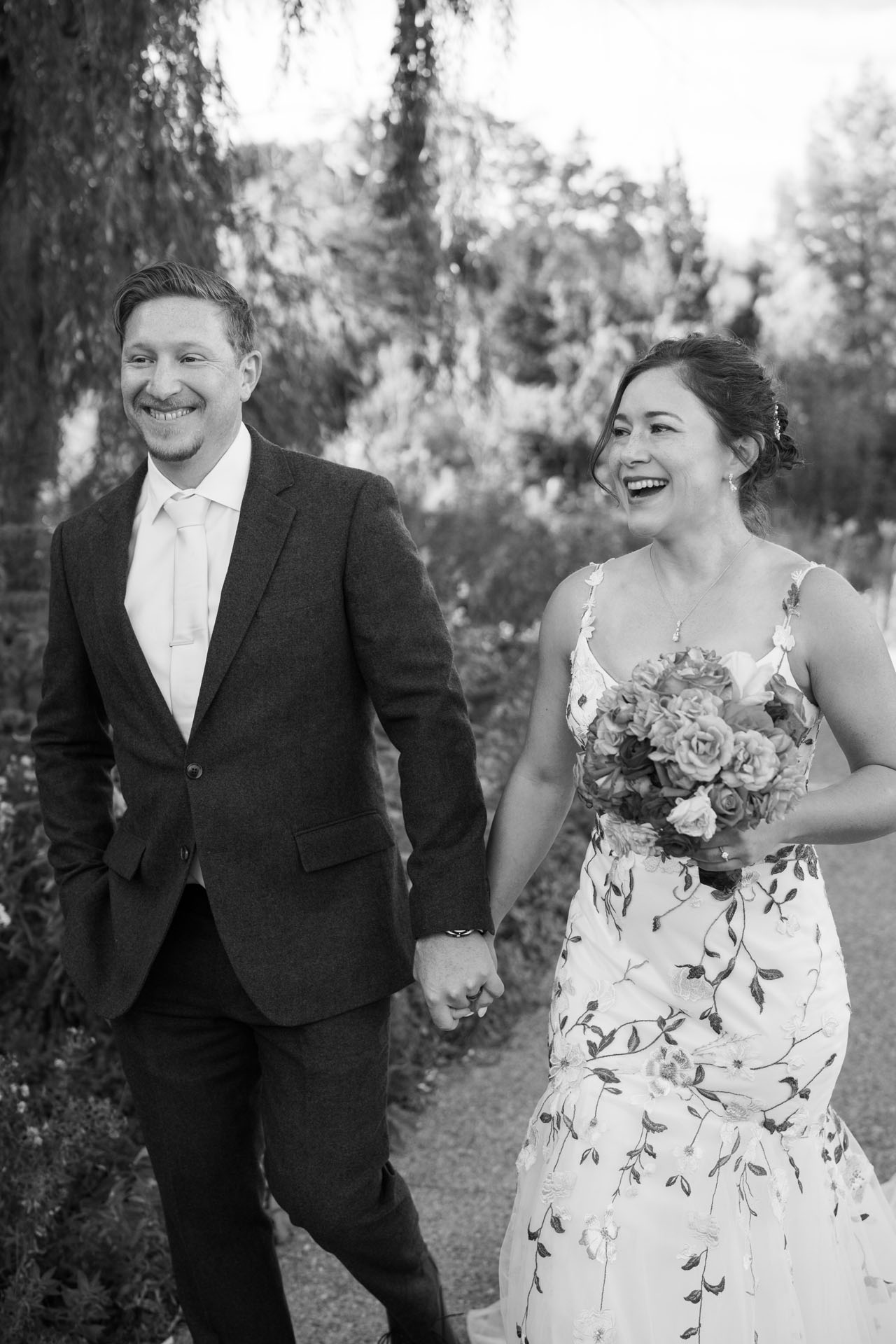 wedding photos at Kathryn Albertson Park 