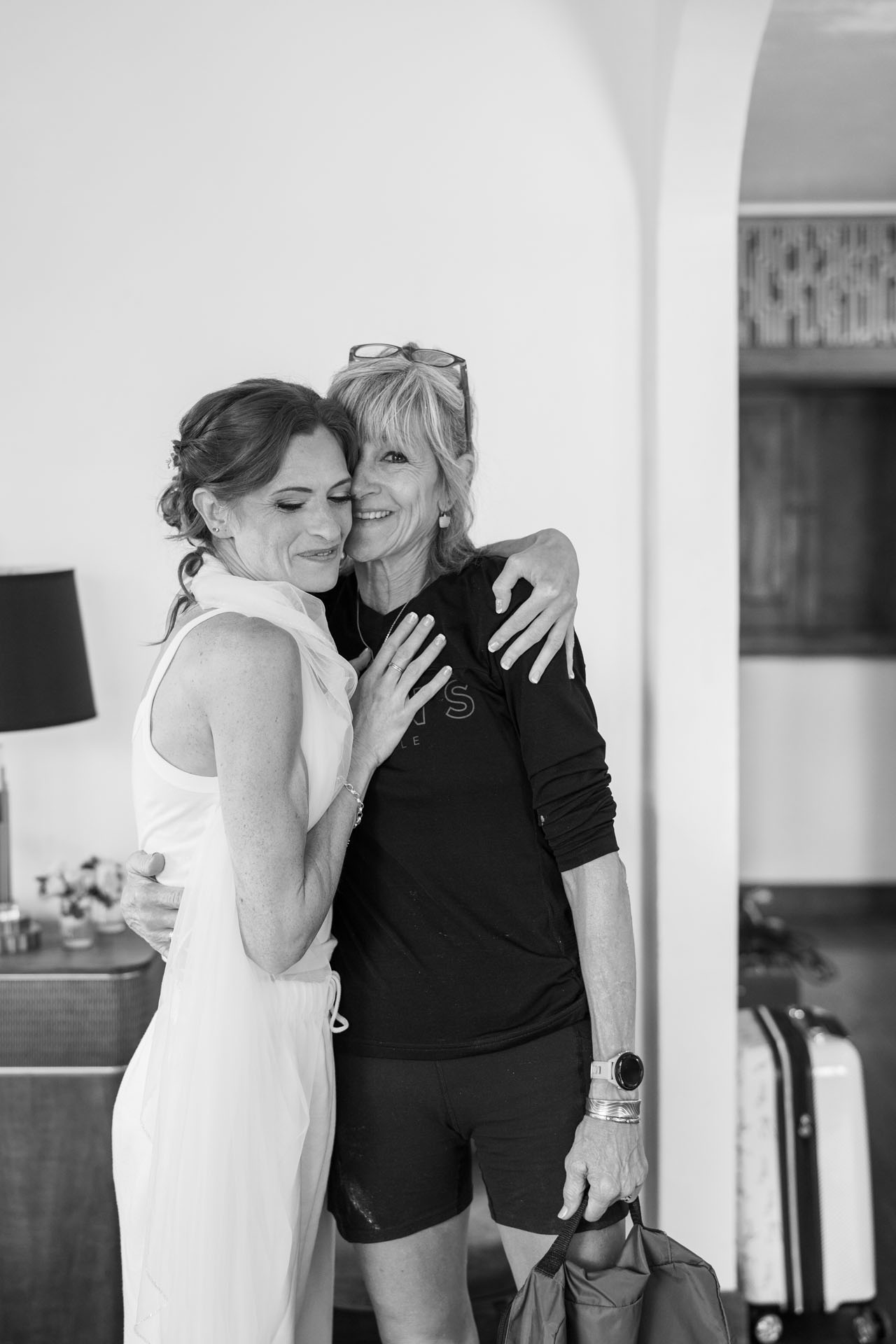 bride hugging her mom