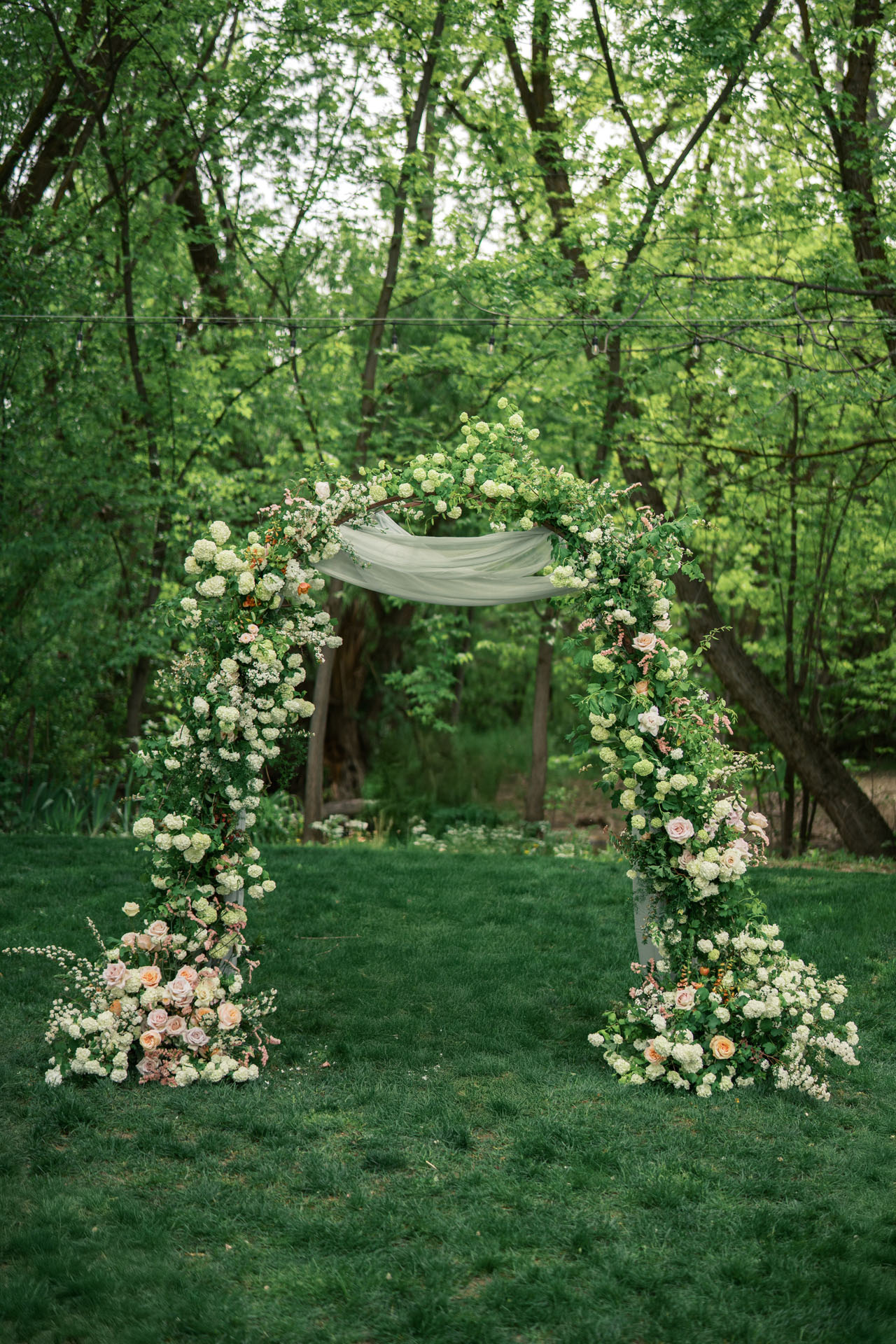 ceremony arch for outdoor wedding