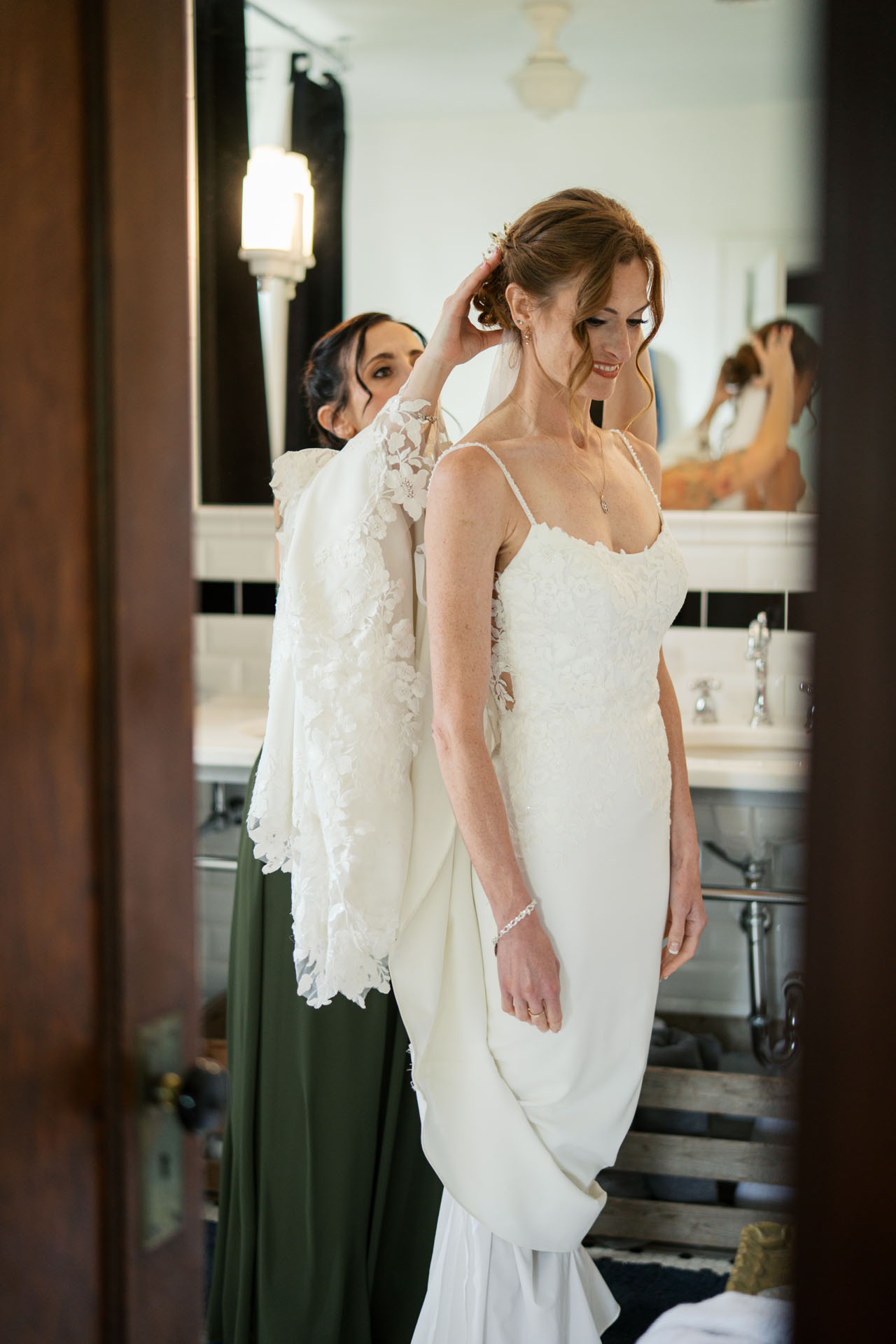 maid of honor putting in the bride's veil