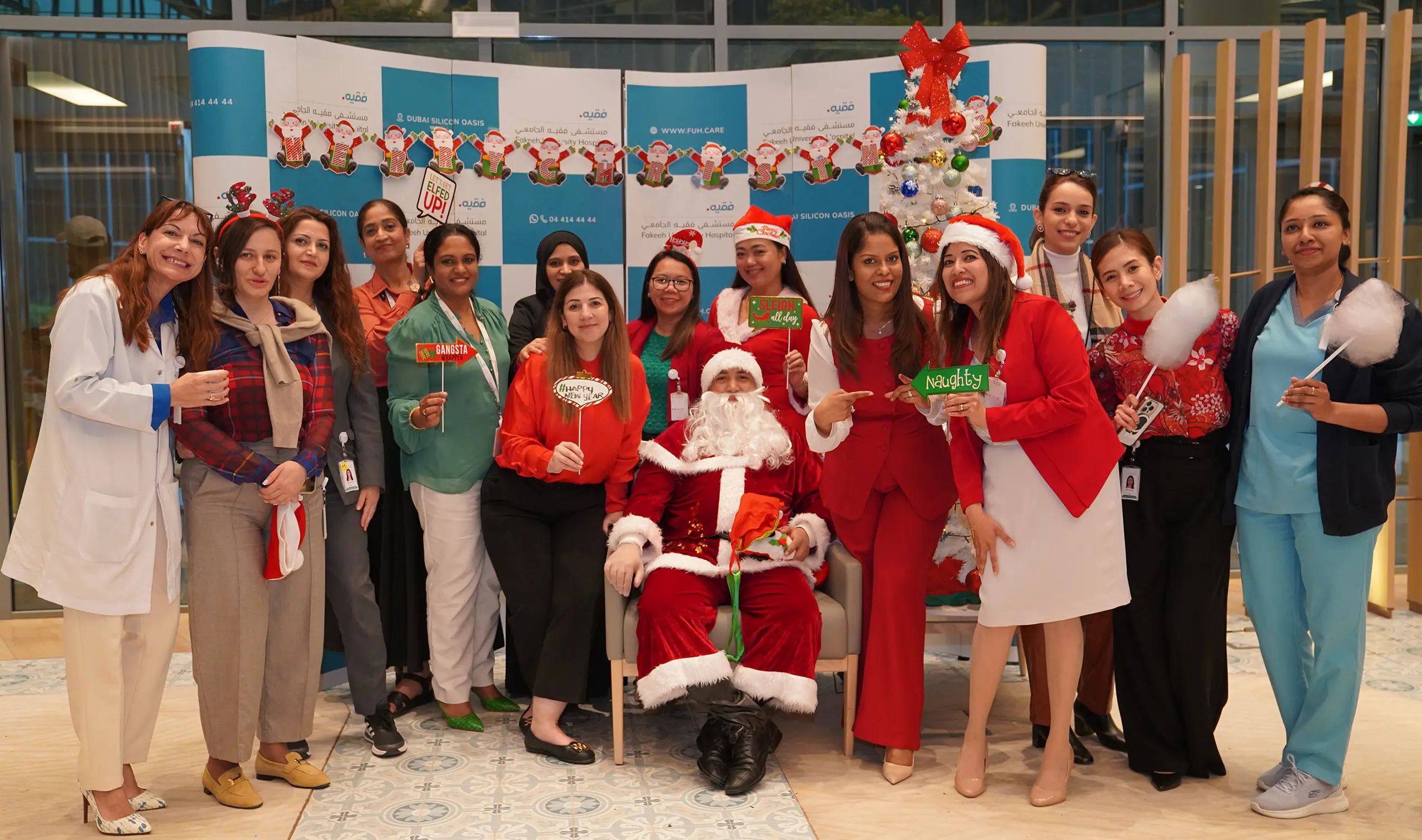 نشر بهجة عيد الميلاد في مستشفى فقيه الجامعي!