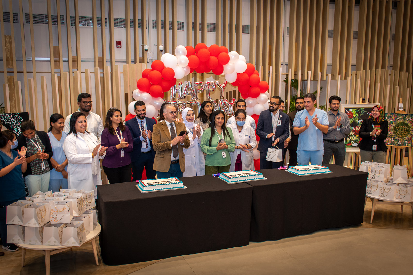 الاحتفال بيوم ميلاد الموظفين في مستشفى فقيه الجامعي
