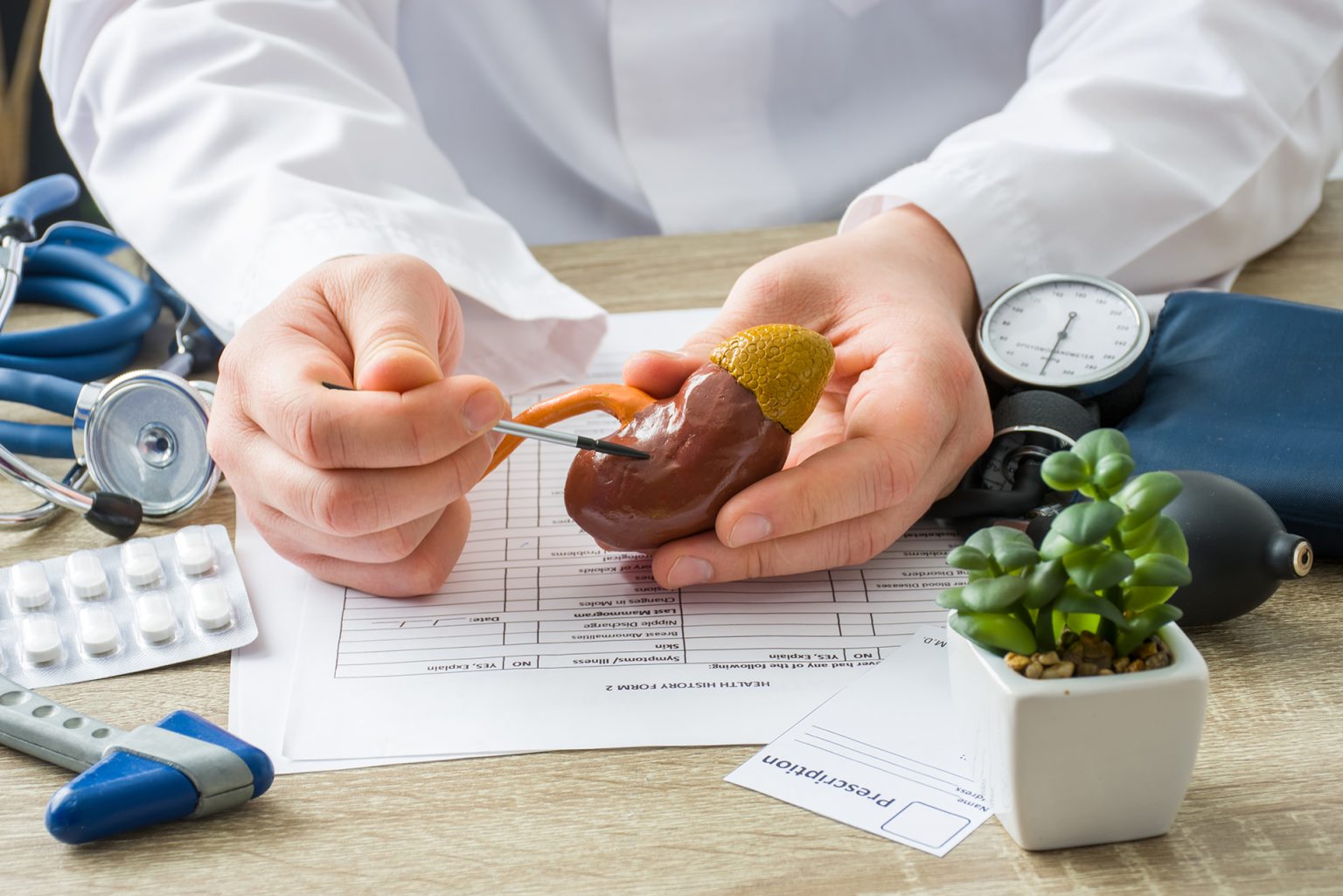 حصى الكلى: الأعراض، الأسباب، والعلاج