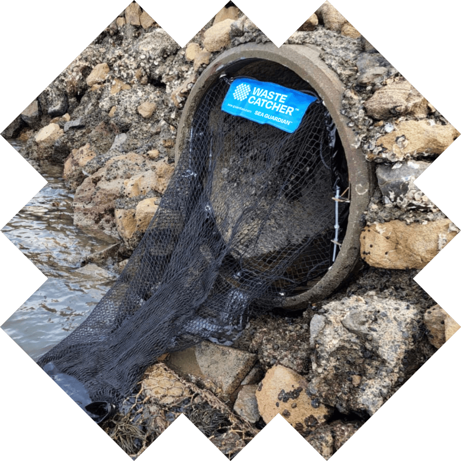 WasteCatcher attached to a pipe collecting rubbish