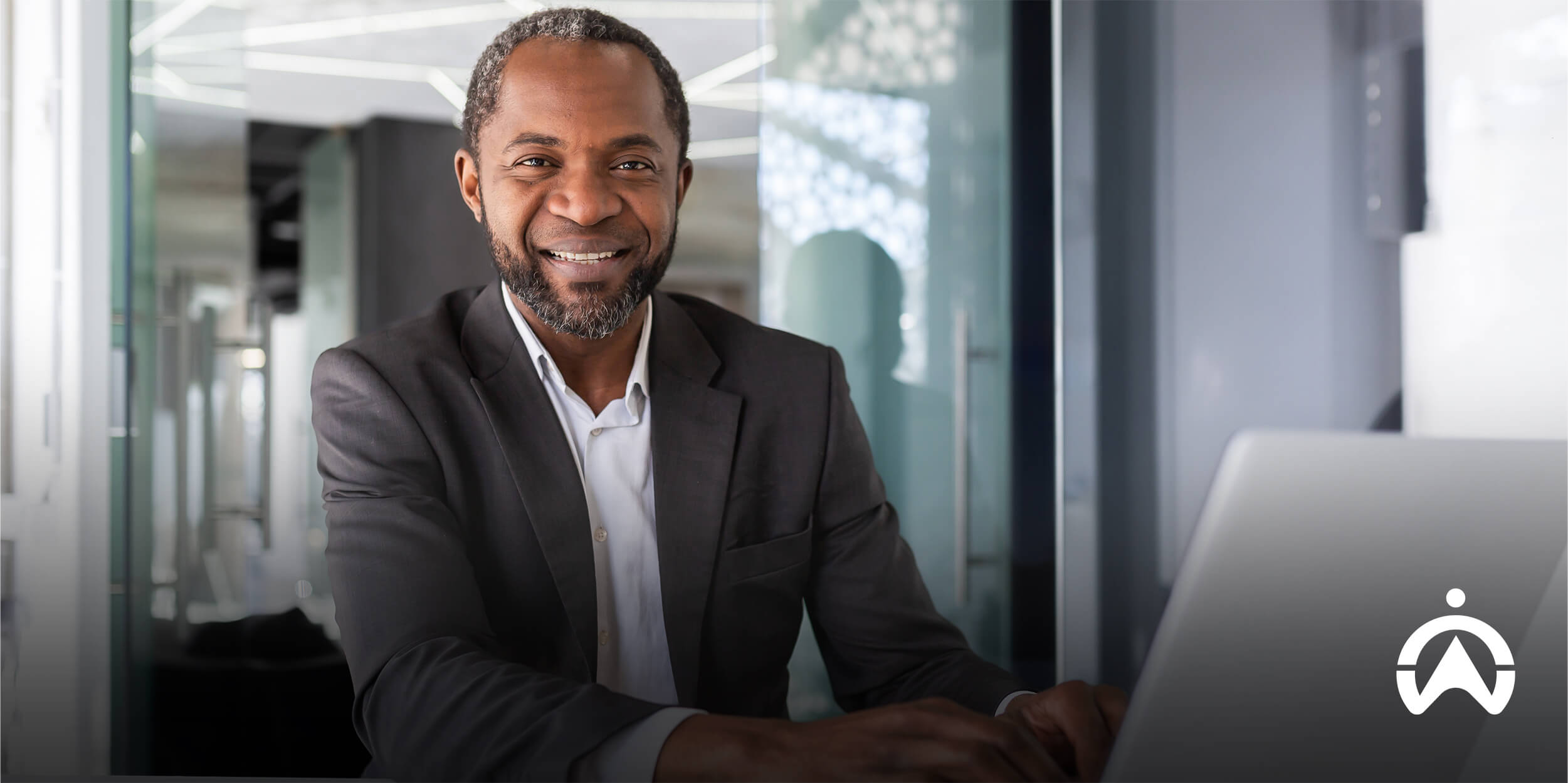 Business leader using laptop to improve operational intelligence with Cartrack business insights.