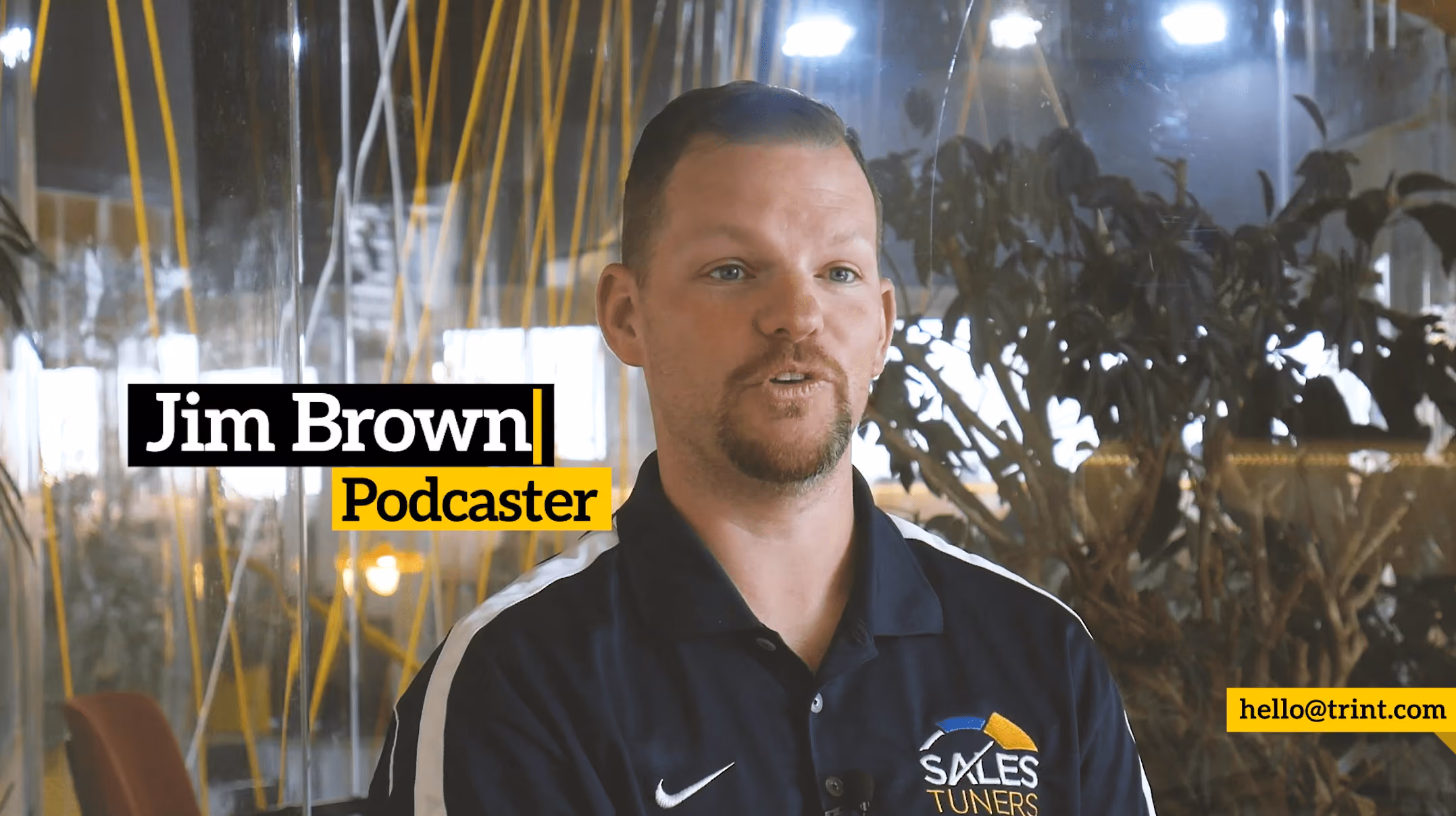 It's not easy to make a podcast. How can you quickly locate the best parts of your rough audio without having to listen through each clip? Find out how this podcaster collaboratively produces his podcast in minutes, not days, with the help of this surprising secret weapon: the podcast transcript.