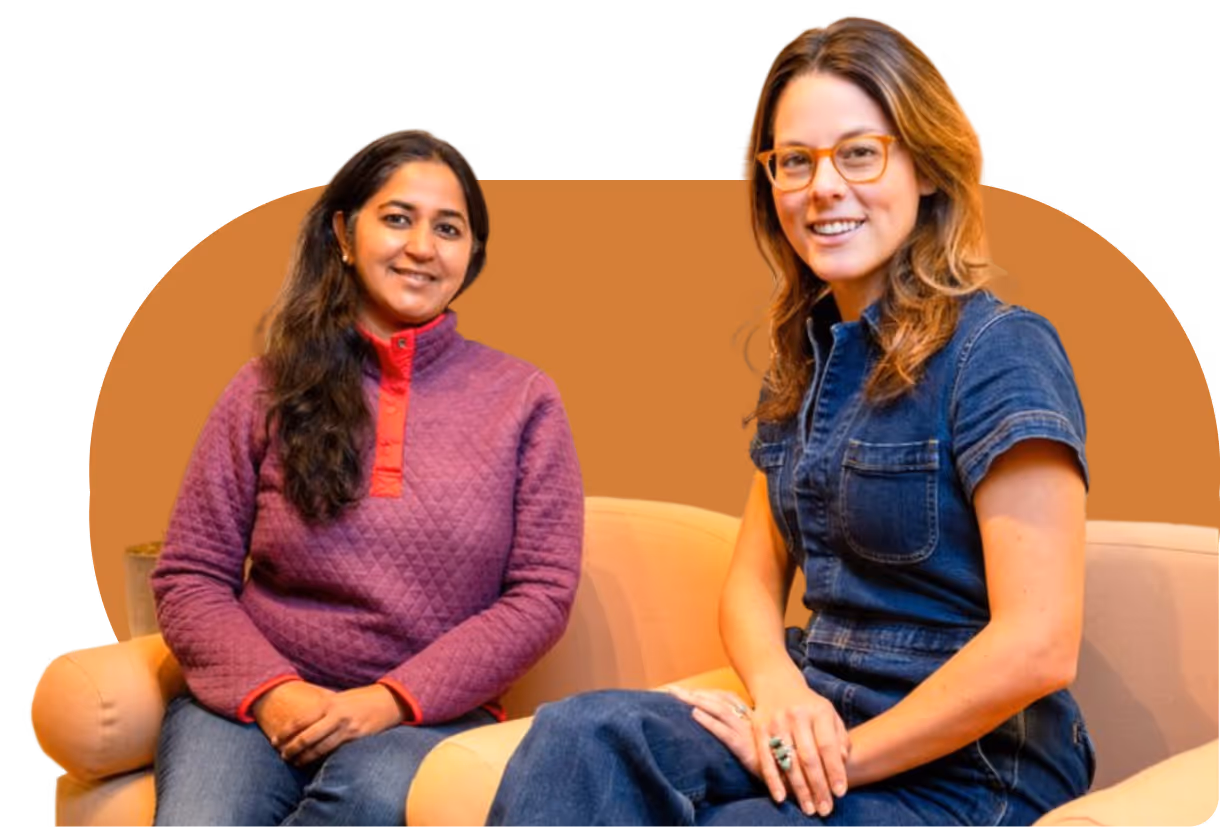 Two women sitting on a couch, representing a welcoming and supportive environment in maternity and gynecology care.