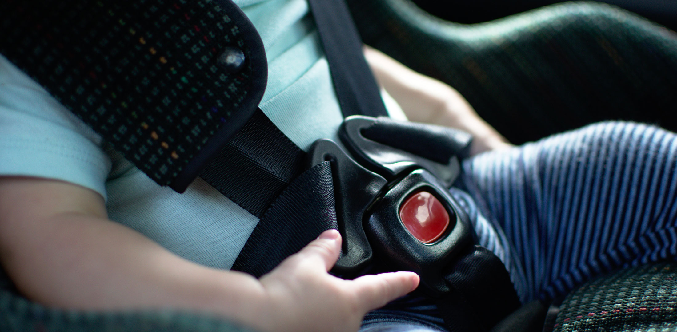 7 maneras de no olvidar a su niño/a en el auto