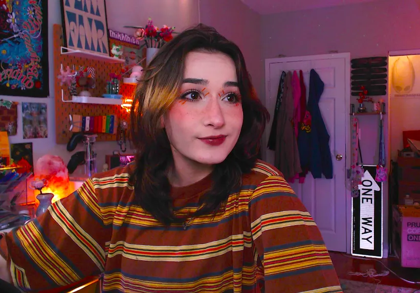Picture of MikaMiba Twitch Streamer and Content Creator and Graphic Designer with cool makeup