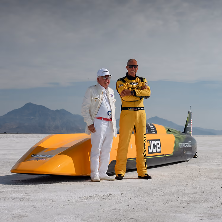 HYDROGEN-POWERED JCB HYDROMAX SETS WORLD LAND SPEED RECORD