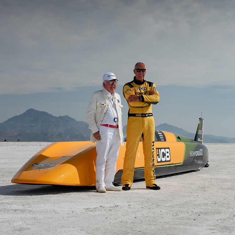 HYDROGEN-POWERED JCB HYDROMAX SETS WORLD LAND SPEED RECORD