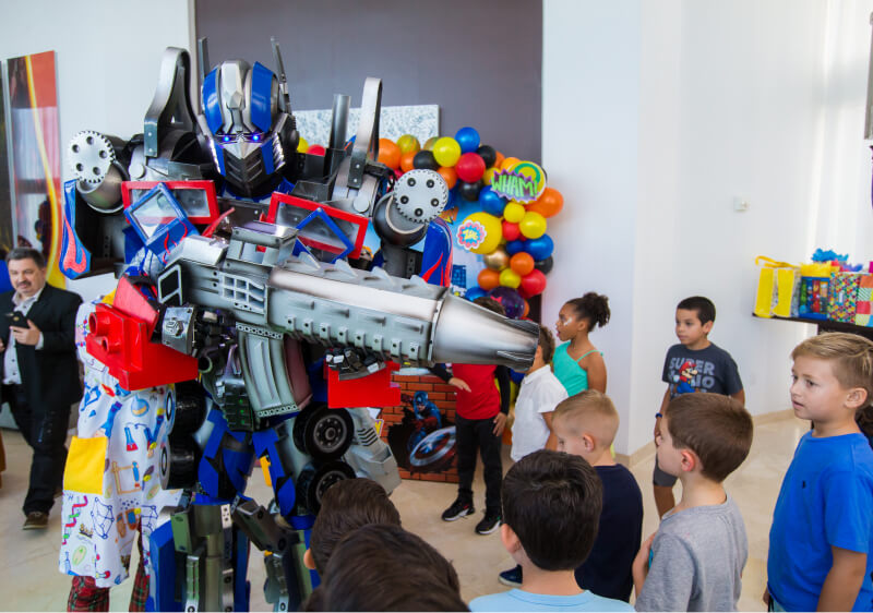 Optimus Prime talking to the children 