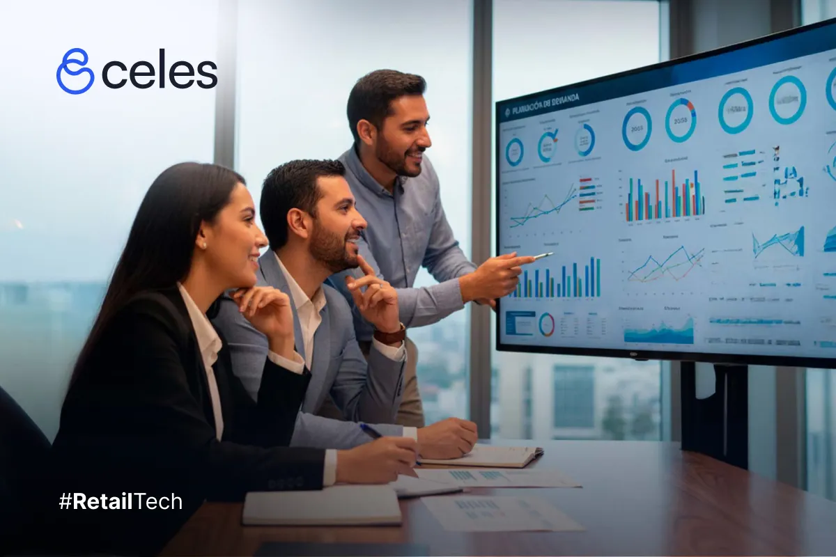 Profesionales de supply chain utilizando software de analítica predictiva para la toma de decisiones estratégicas en el mercado de consumo masivo y retail.