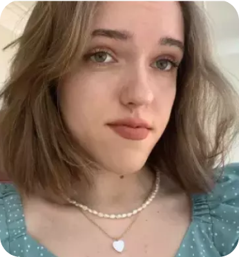 Julia - Recruiter at Onhires