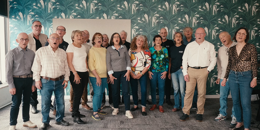 une scène de studio d'enregistrement en train de capter le son d'un musicien