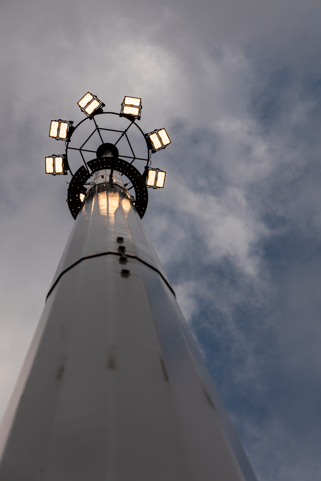 Bijzondere projecten als masten van 45 meter hoog.