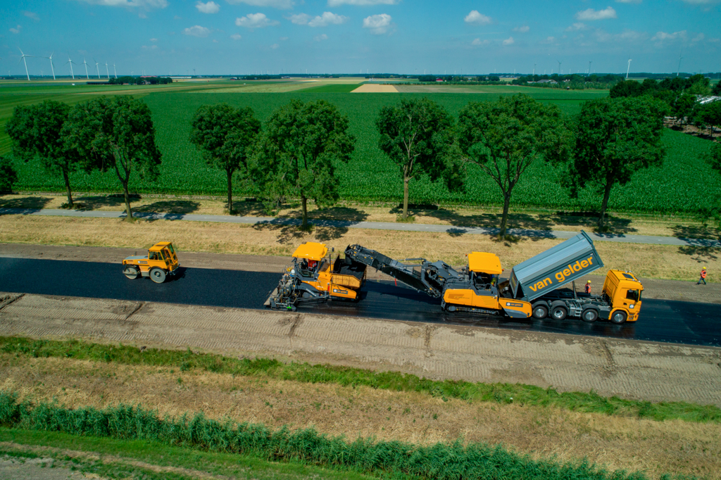 Asfaltering aan de Slingerweg