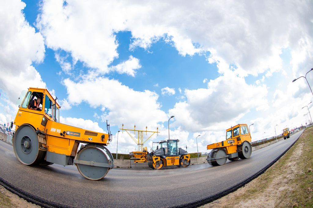 Samen met je ploeg klaren jullie op diverse asfaltprojecten door het hele land de klus.