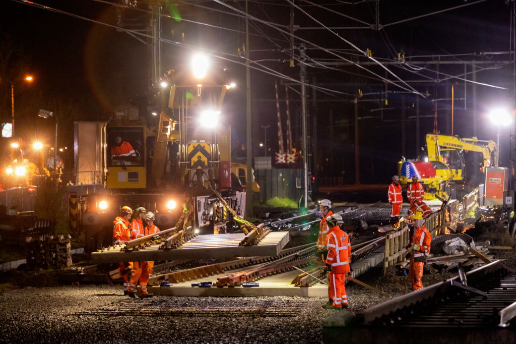 Beide Uitvoerders blijven het liefst dicht bij het werkveld en steken zelf dan ook geregeld nog de handen uit de mouwen.