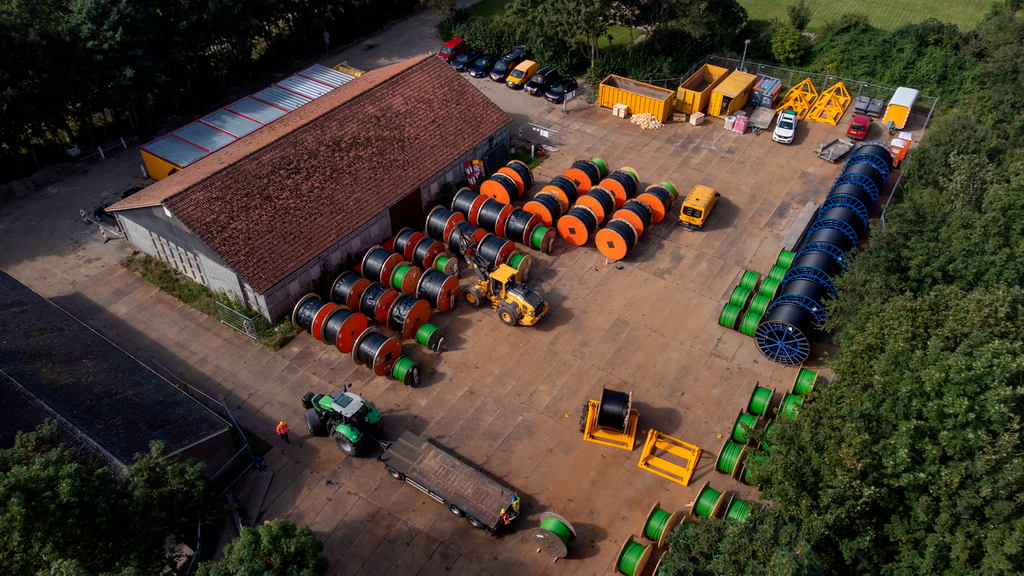 Combinatie van binnen- en buitenwerk.