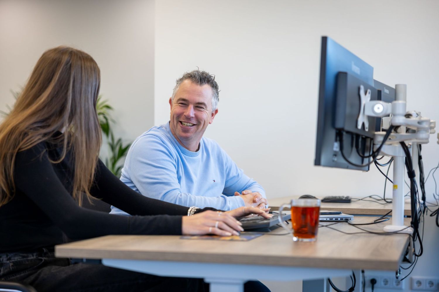 Als operationeel manager stuurt Mark dagelijks de regio aan op het gebied van veiligheid & kwaliteit, personeel en financiën. “Het werkt pas écht als je de ervaringen en ideeën van de werkvloer meeneemt en weer teruggeeft aan de directie."