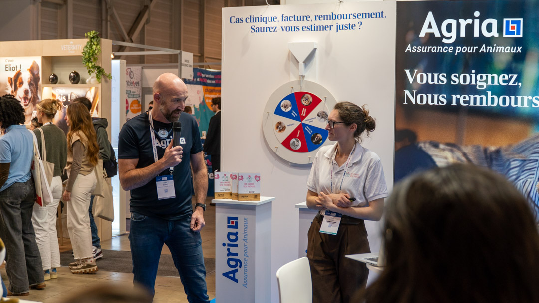 Julien Begue, représentant Agria, Grand Partenaire de l'évènement, prend la parole lors de la cérémonie 2025