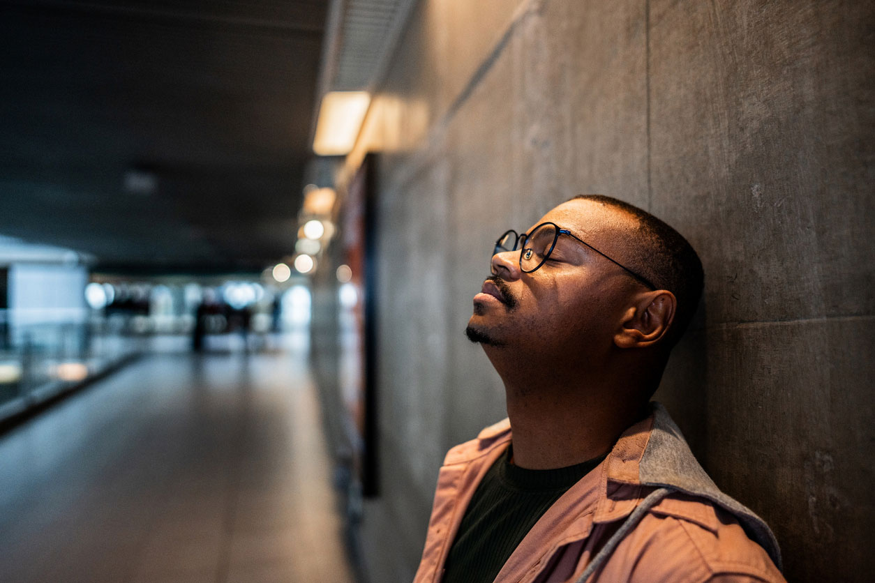 Bipolar disorder and BPD share symptoms but are very different conditions. Learn how psychiatrists distinguish between the two and what treatment looks like.