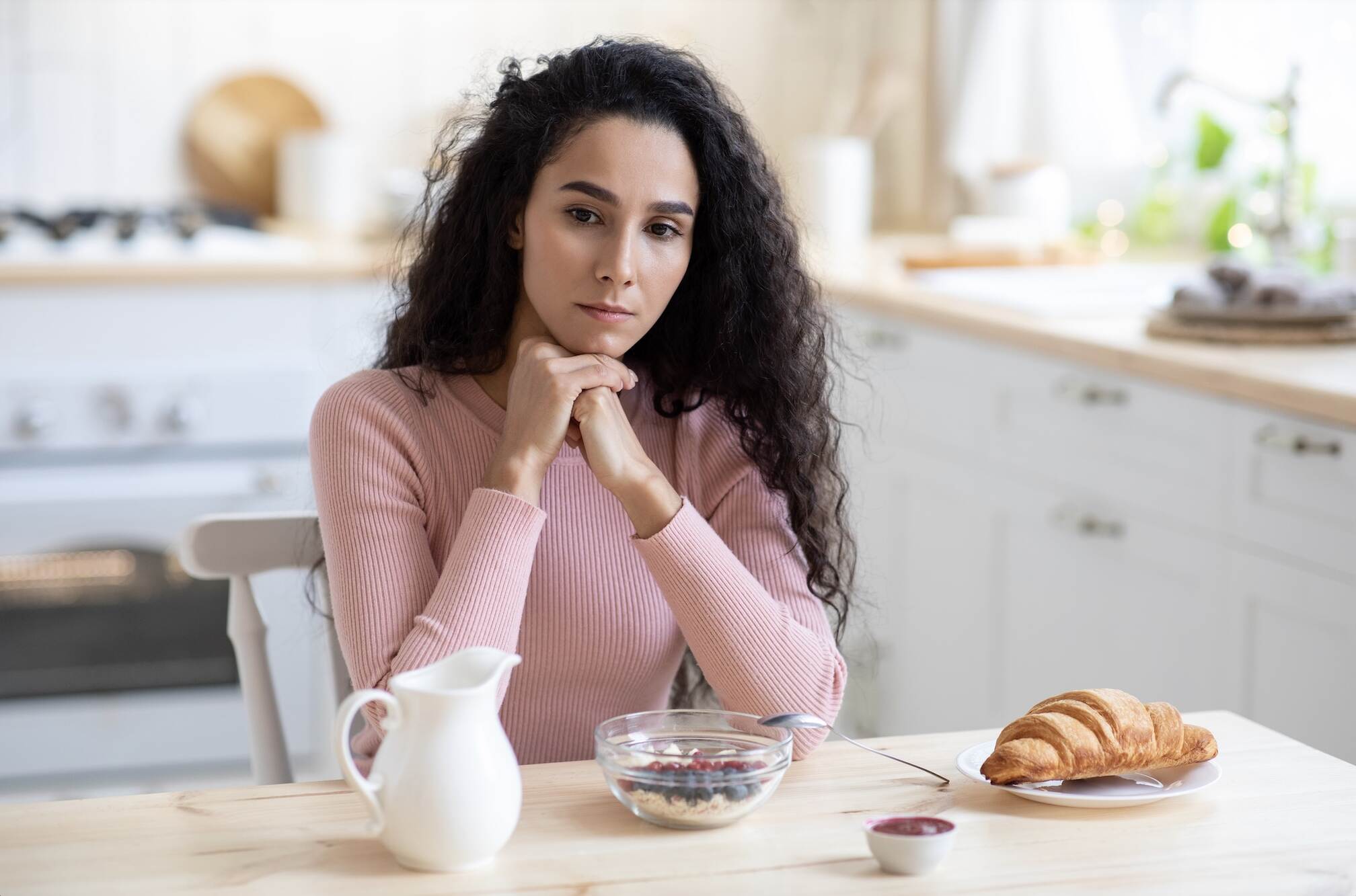 Morning anxiety often comes from a natural cortisol surge plus anticipatory worry. Learn why it happens, how to ease it, and when to get help.