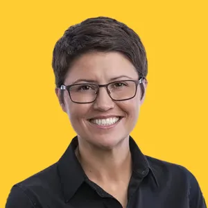 Photo of staff psychiatrist, Lindsay Legnon