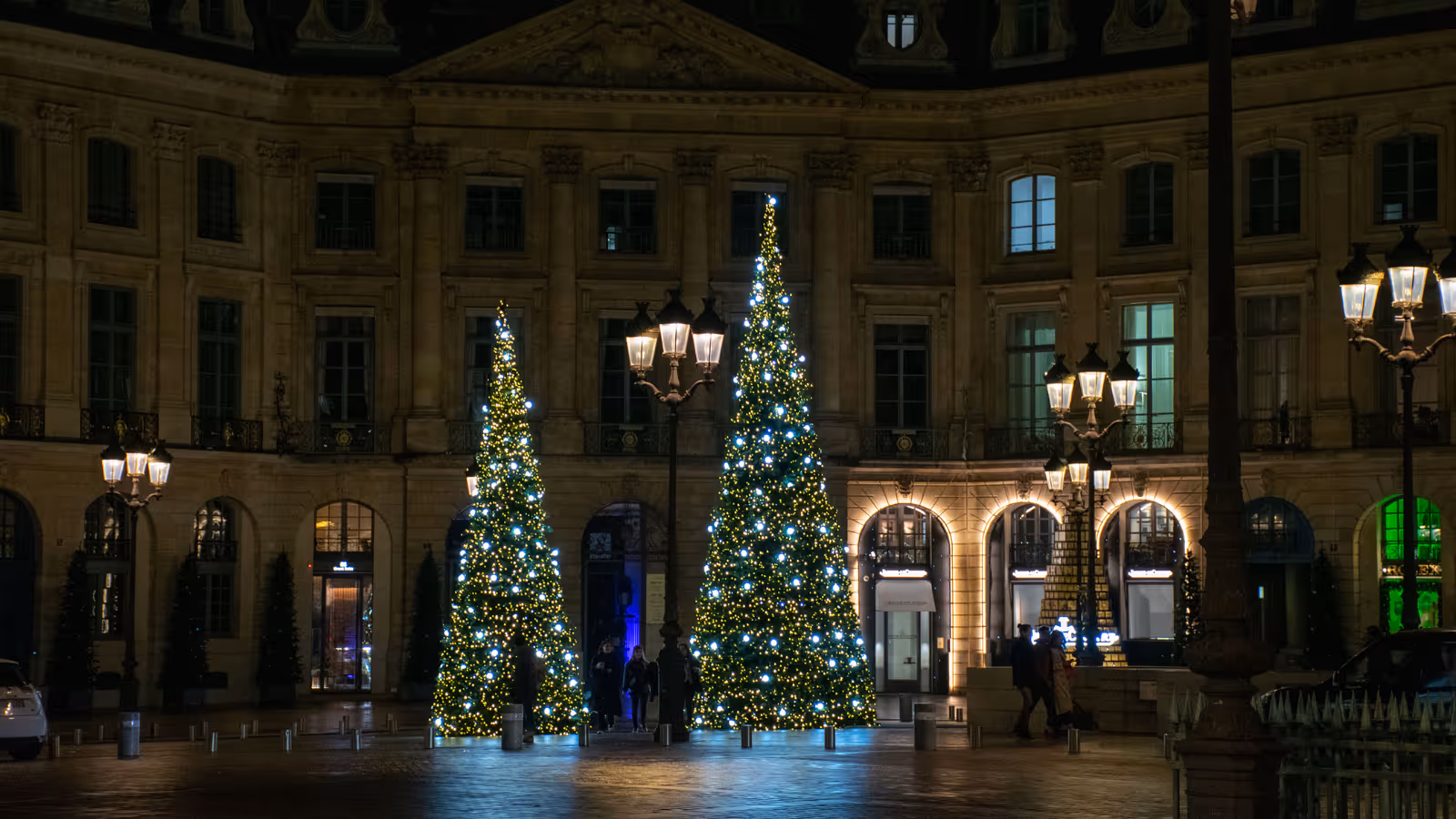 Christmas Lights in Paris 2025: The Best Streets & Displays