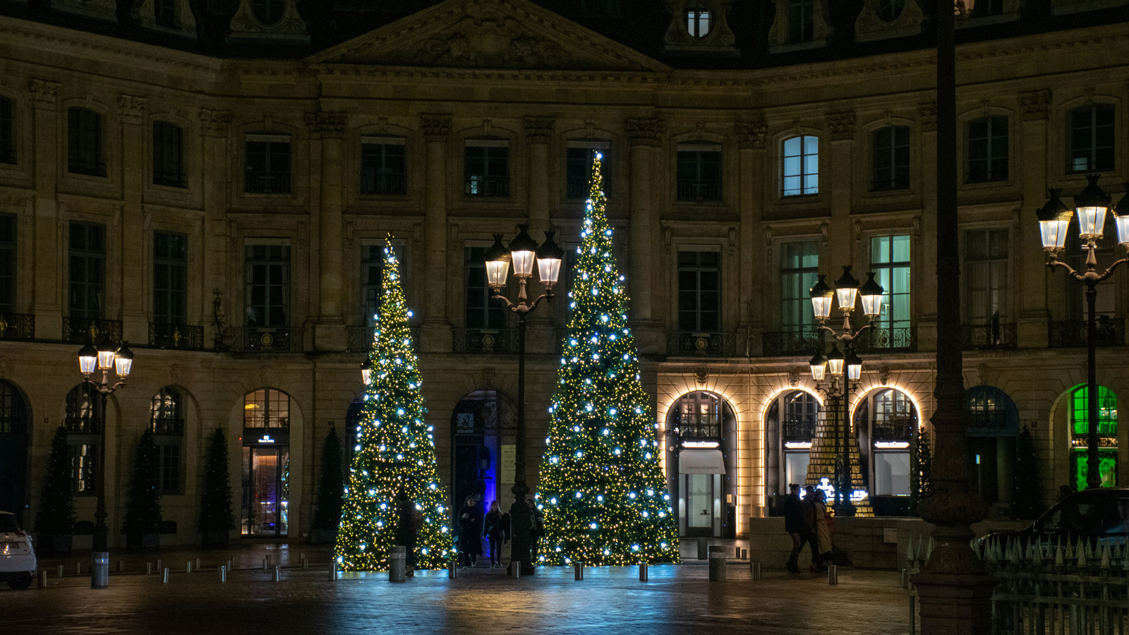 Christmas Lights in Paris 2025: The Best Streets & Displays