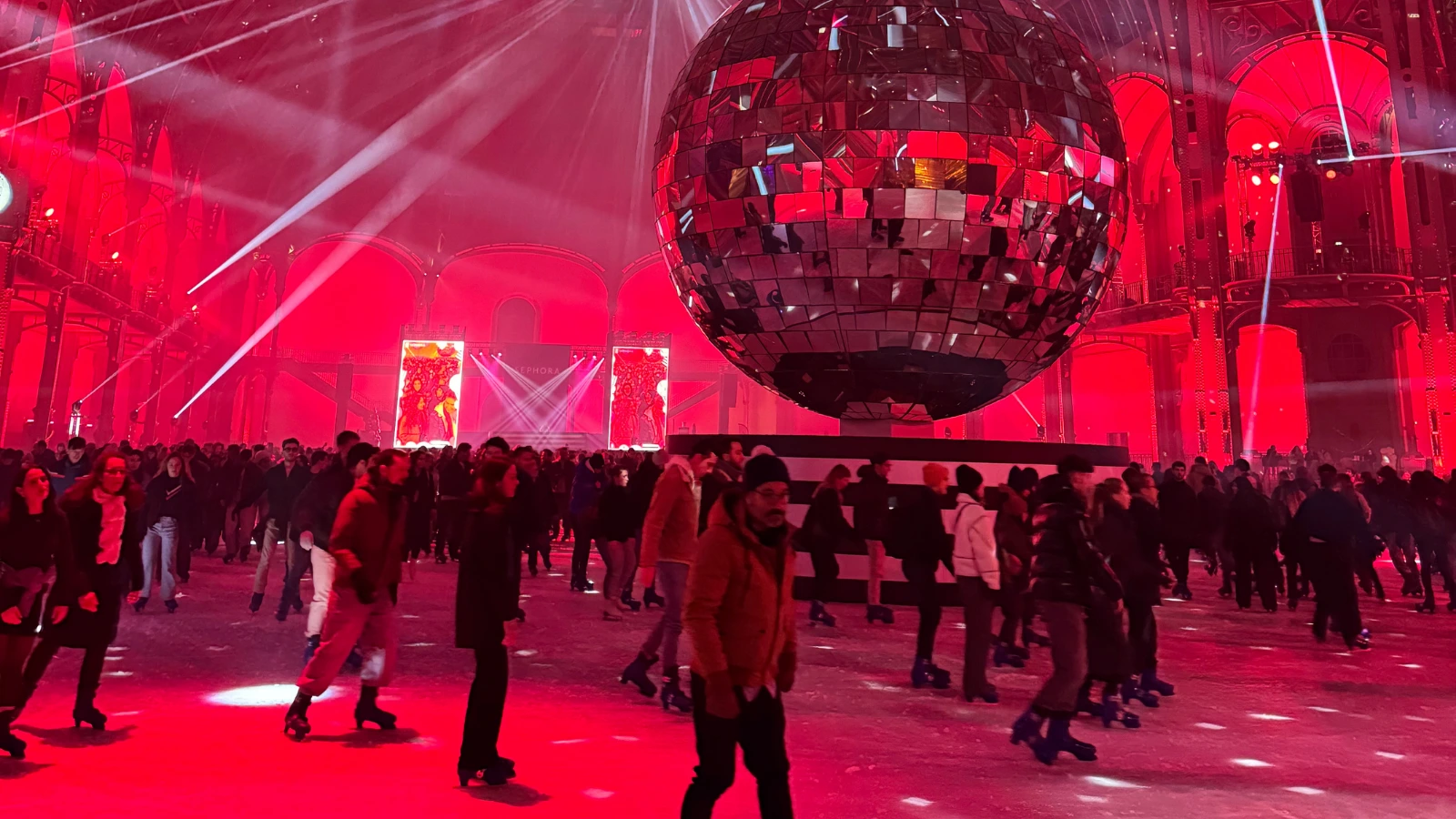 Las mejores pistas de patinaje sobre hielo en París para la Navidad de 2025