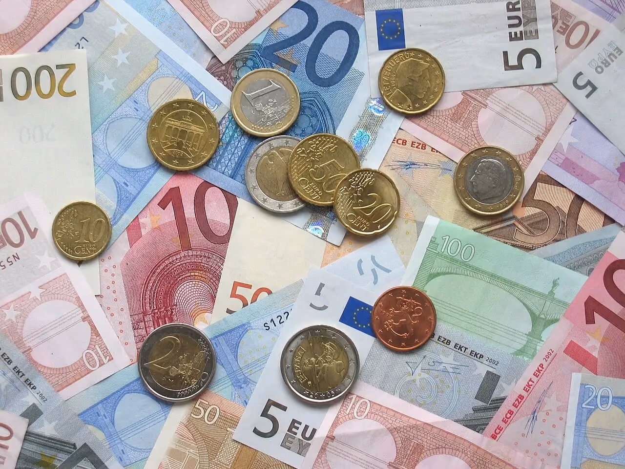¿Deberías usar efectivo o tarjeta en París?