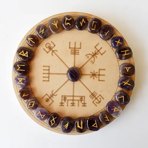 Soothing Crystals - Futhark Rune Set - Amethyst