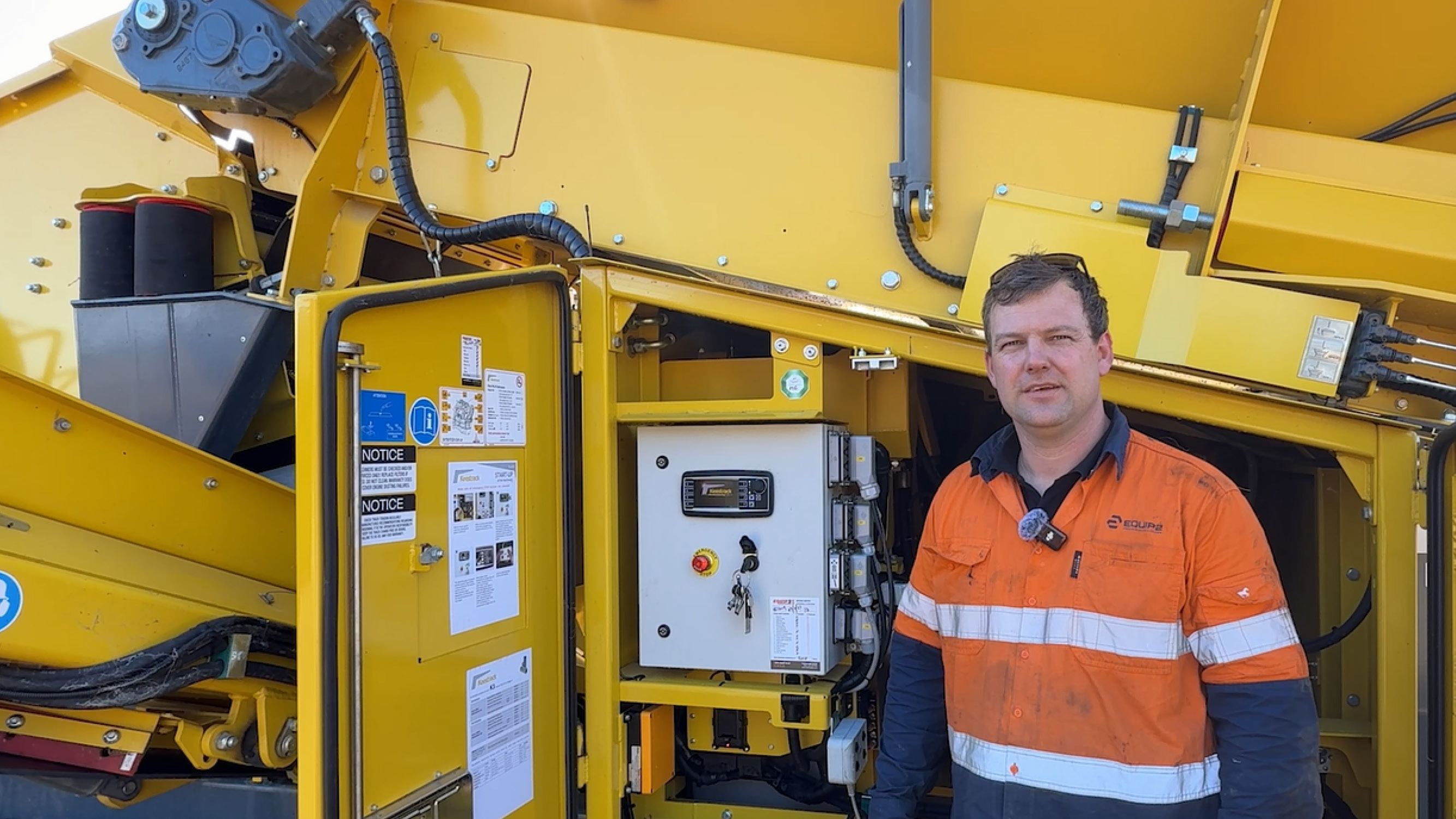 How do you navigate the display on a Keestrack K3?