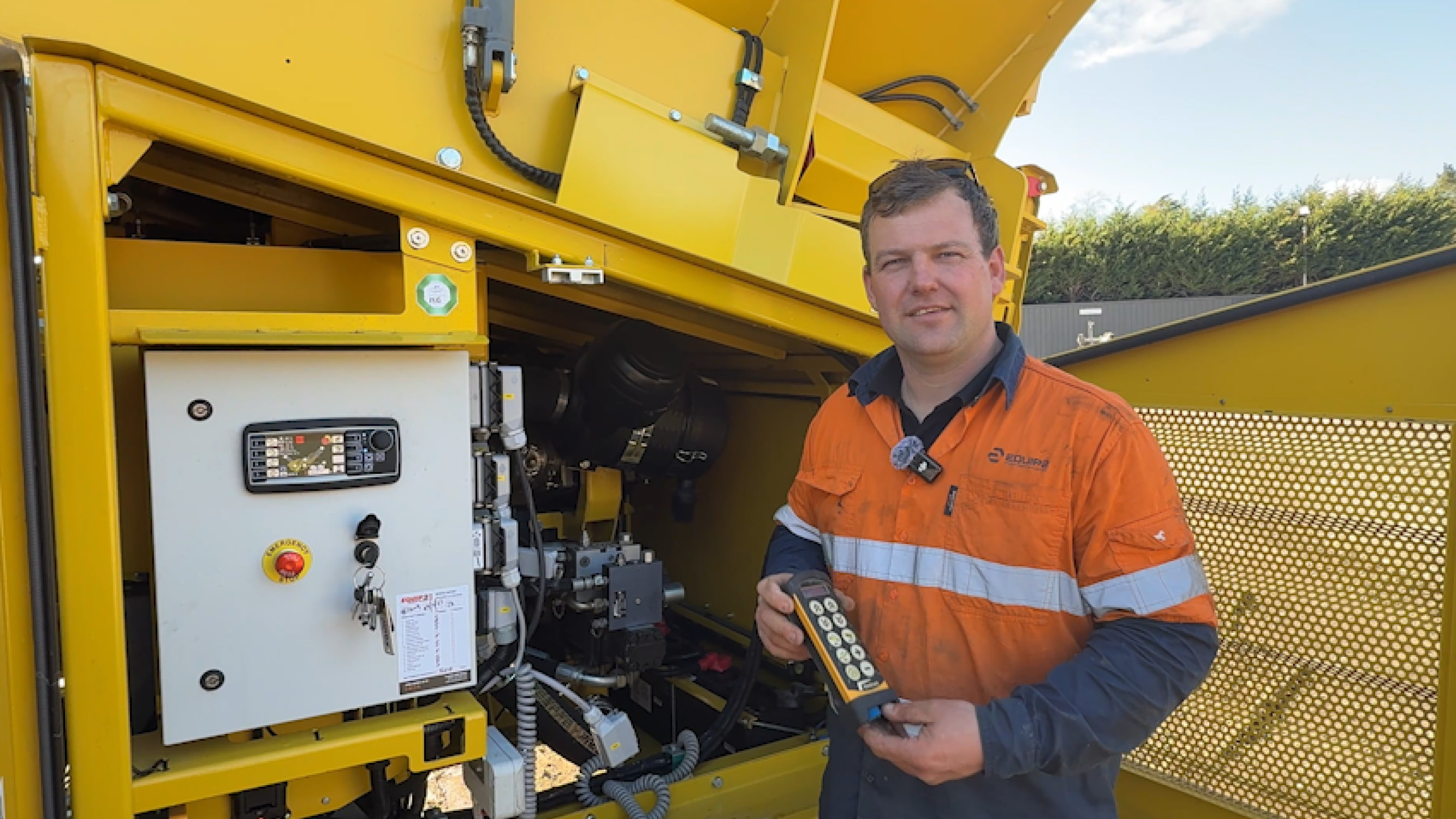 How do you use the remote on a Keestrack K3?