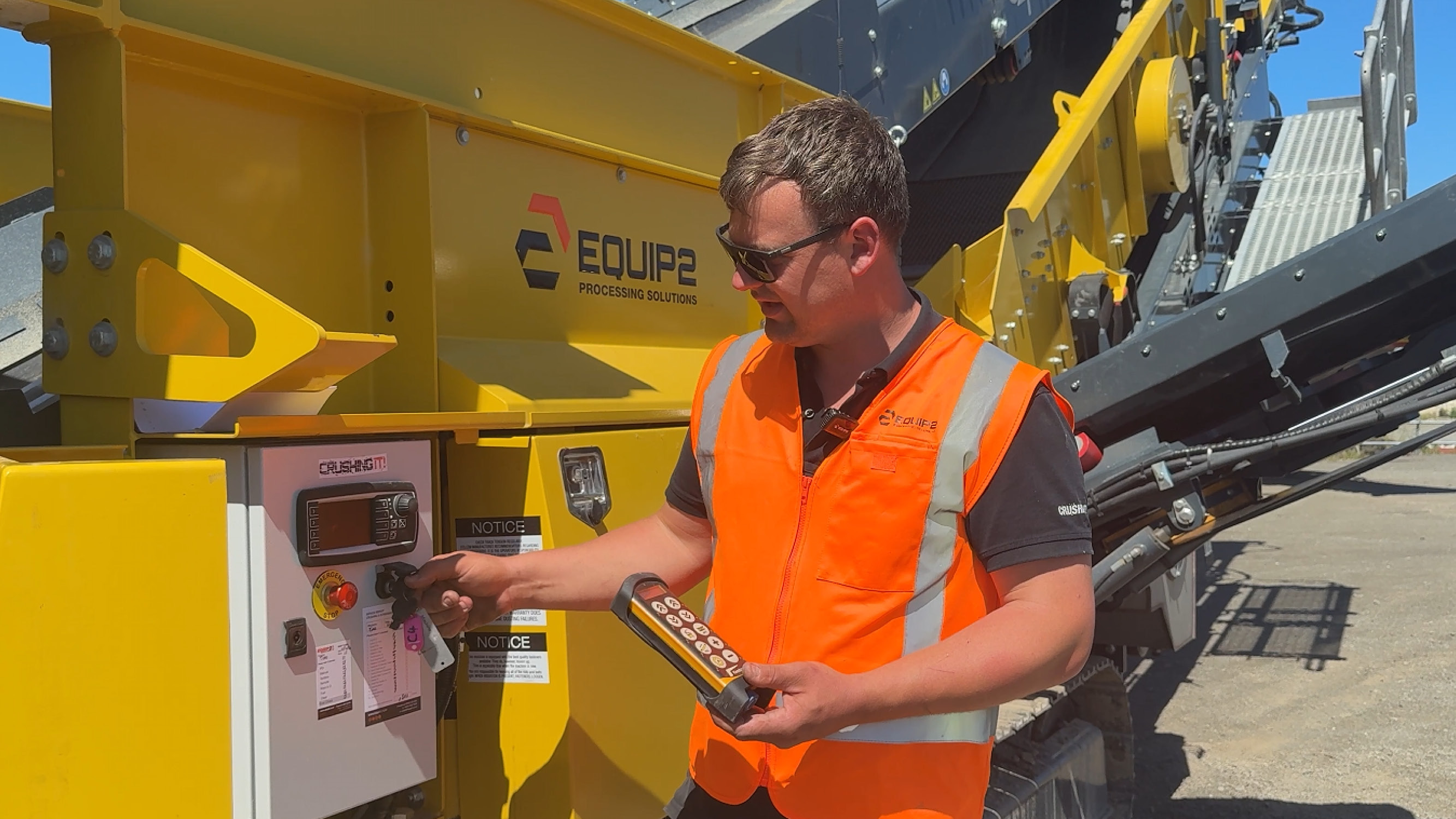 How to use the remote on the Keestrack C4