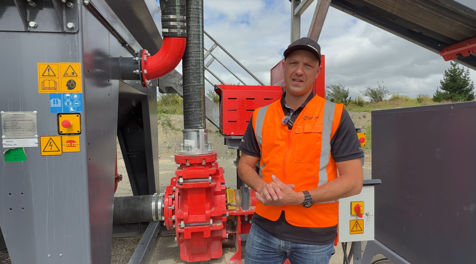 How does a slurry pump work?