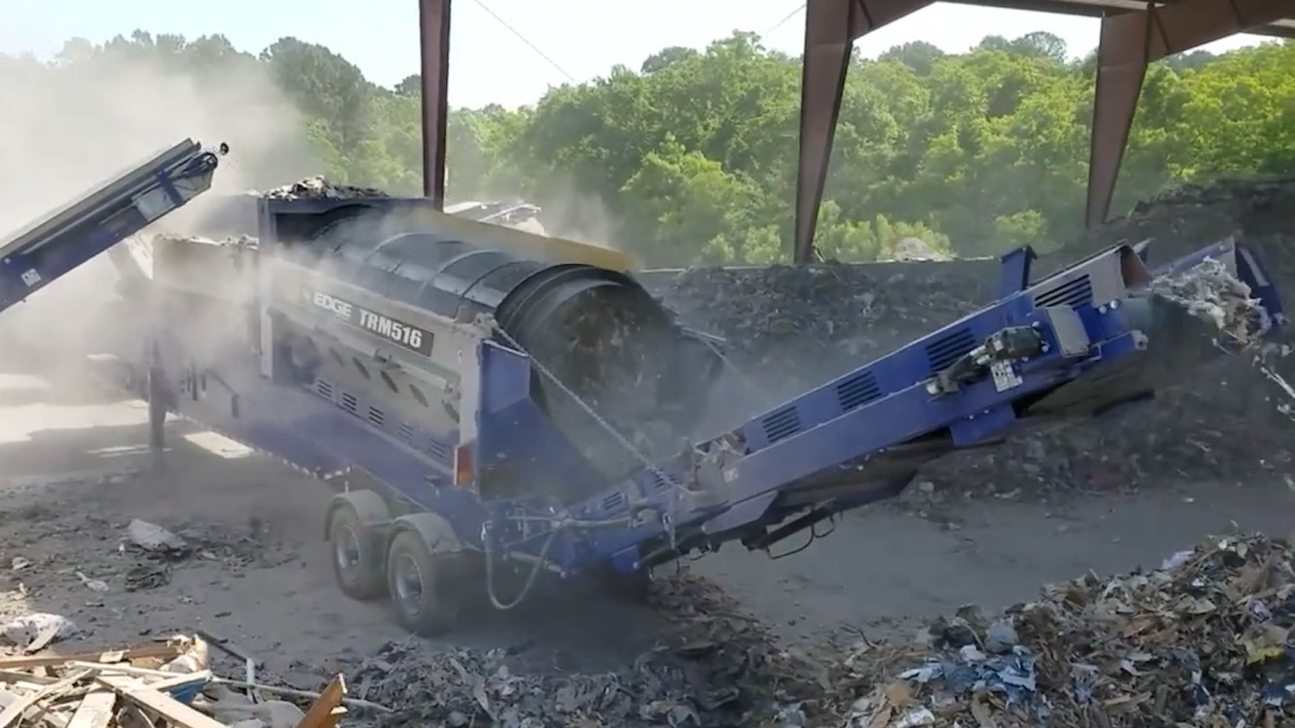 EDGE Trommel Screen in Action | Processing C&D Waste Efficiently