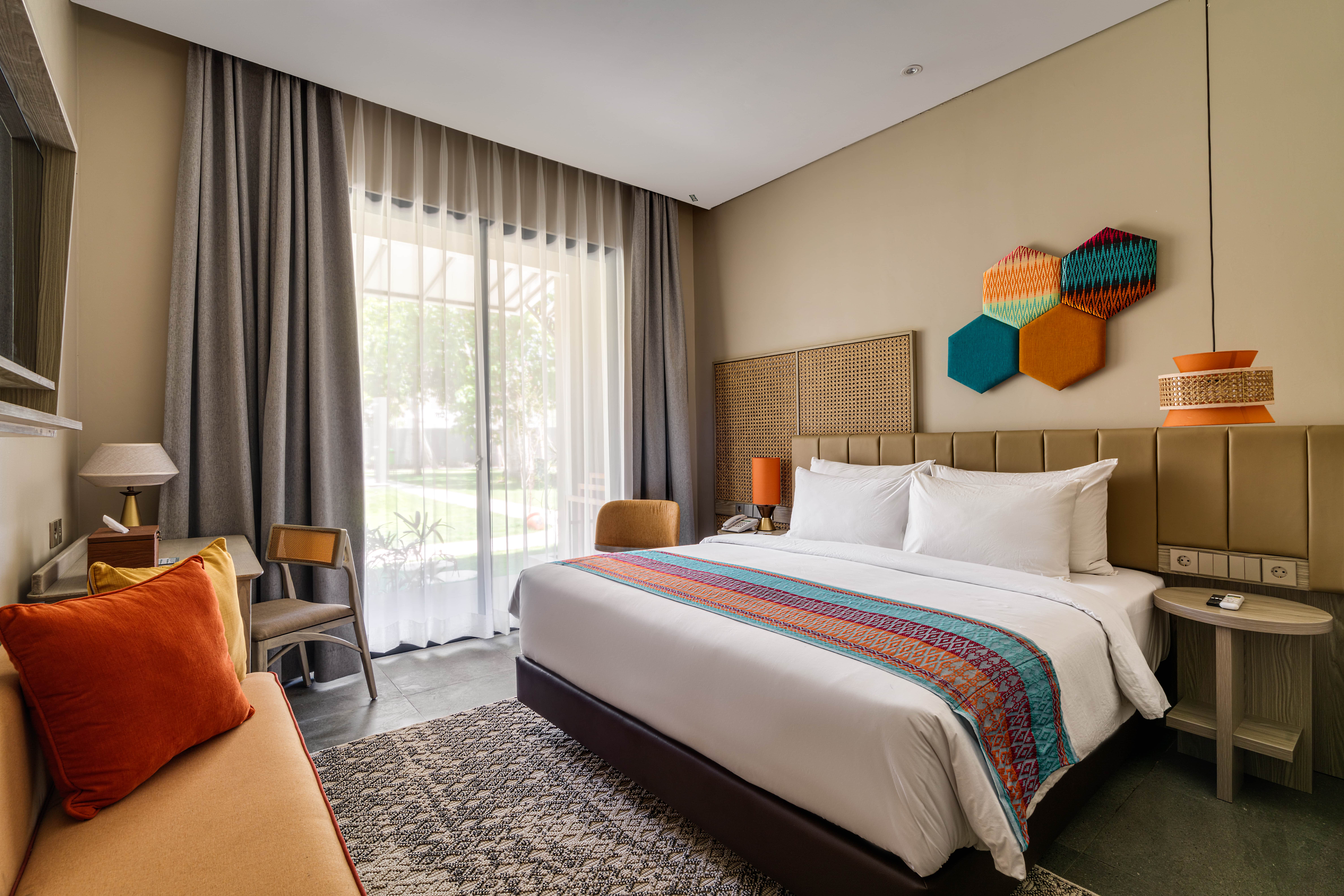 click for more info on deluxe premiere rooms.