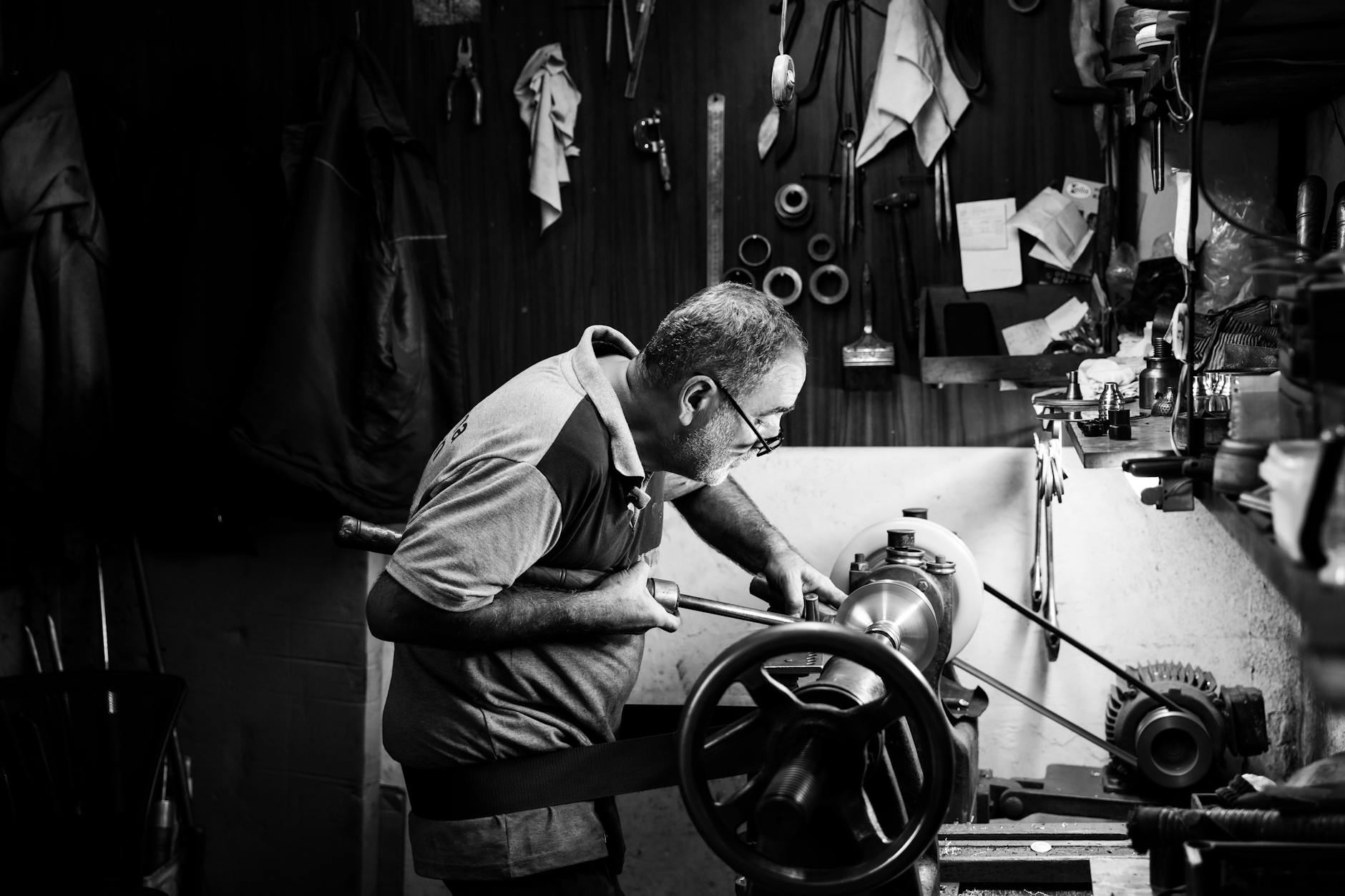 Mastering Bar Etiquette at Alpha Outpost