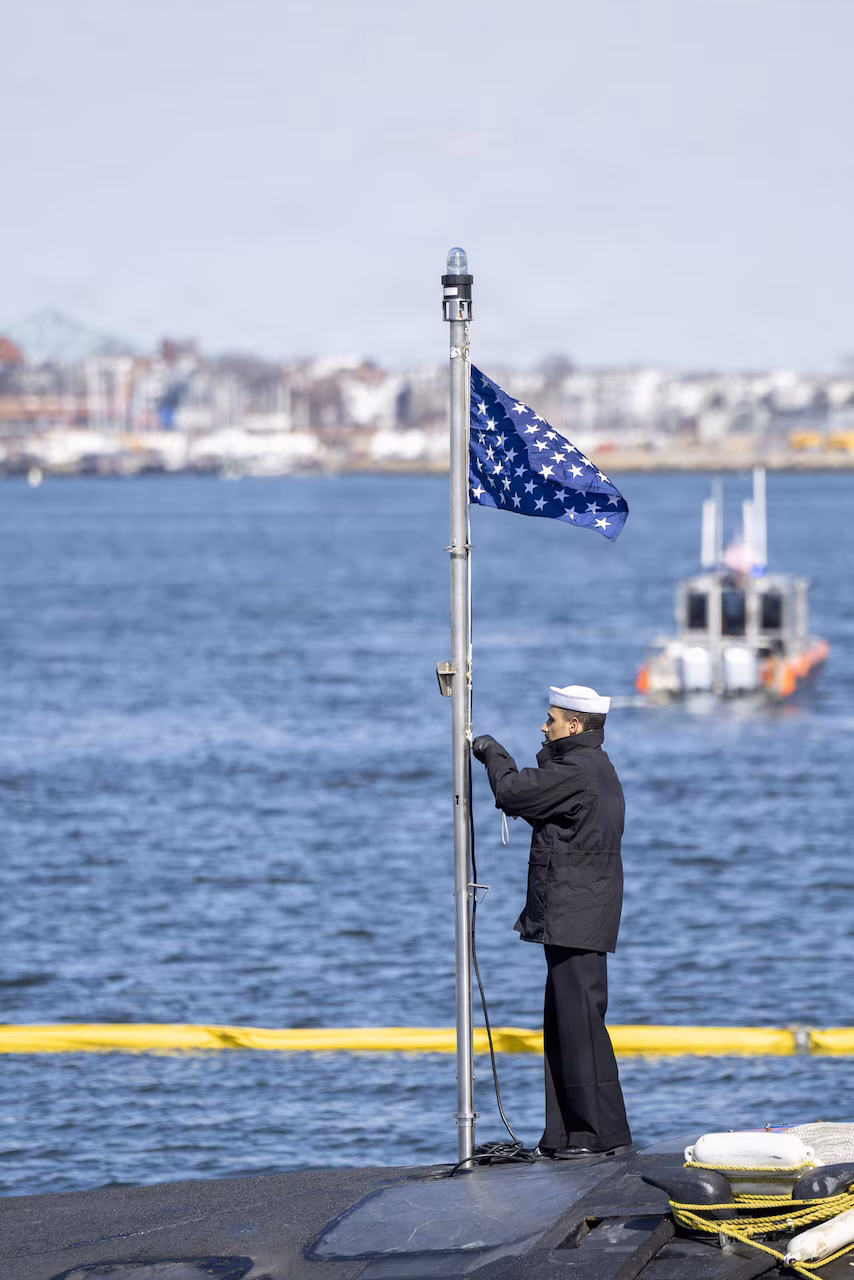 Sailor on US submarine