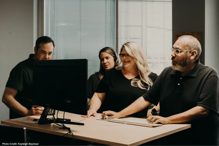 Team-Computer-Huddle.png?mtime=20190820122436#asset:457