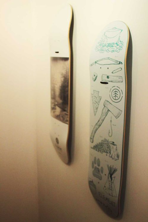 Skateboards an der Wand
