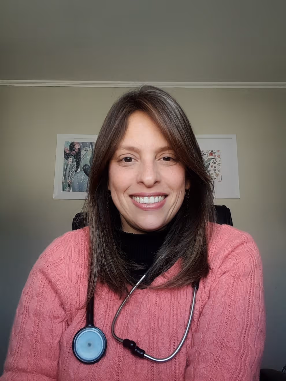 Hoy destacamos al Dr Mauricio Alarcón:  Un médico que combina su pasión por la medicina con un enfoque humano y cercano, transformando vidas desde Saludtech. Con más de 15 años de experiencia y 12 años como salubrista, Mauricio es mucho más que un doctor: es alguien que acompaña, escucha y conecta profundamente.